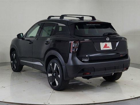 New 2026 Nissan Kicks SR w/ Cold Weather Package image 5