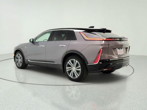 Used 2025 Cadillac Lyriq Luxury AWD/4WD image 7