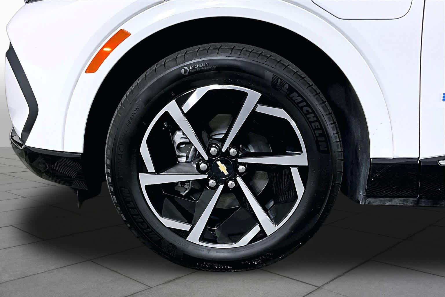 Used 2024 Chevrolet Equinox EV LT w/ LPO, Blackout Package FWD image 9