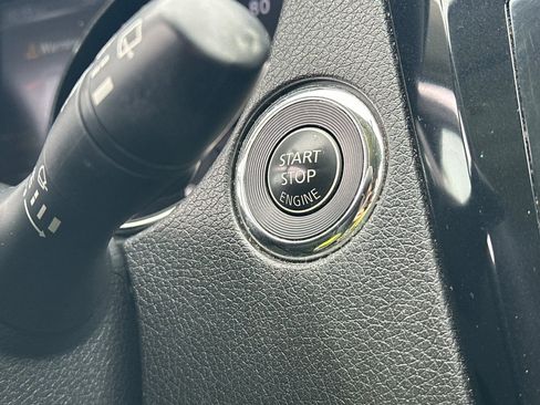 Used 2015 Nissan Rogue SV FWD image 28