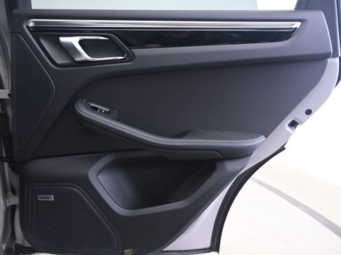 Certified 2023 Porsche Macan S AWD/4WD image 16