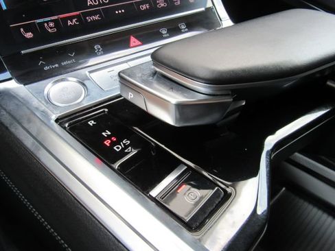 Used 2019 Audi e-tron Prestige w/ Prestige Package image 54