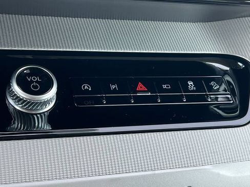 Certified 2025 Ford Expedition Active AWD/4WD image 34
