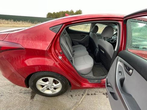 Used 2014 Hyundai Elantra SE image 27