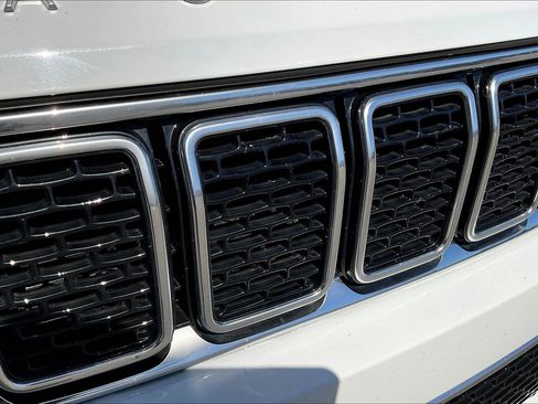 Used 2024 Jeep Wagoneer Series II w/ Flexible Seating Group image 26