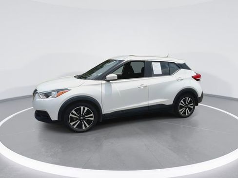 Used 2018 Nissan Kicks SV FWD image 6