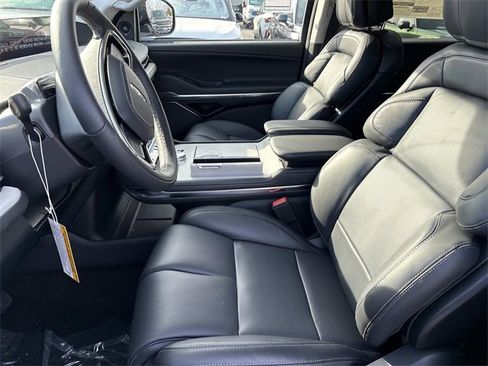 New 2025 Lincoln Navigator Reserve image 22