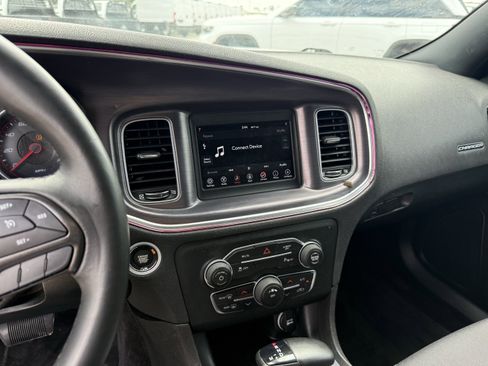 Used 2018 Dodge Charger SXT RWD image 19