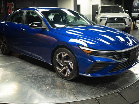 Used 2025 Hyundai Elantra Sport FWD image 5
