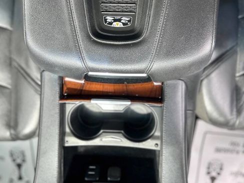 Used 2019 Cadillac Escalade Premium Luxury image 14