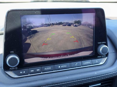 Used 2023 Nissan Rogue S image 4