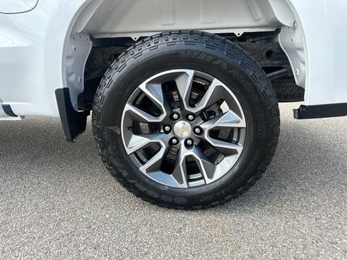 Used 2023 Chevrolet Silverado 1500 LT AWD/4WD image 14