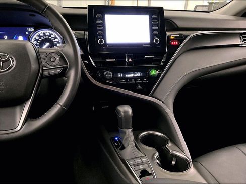Used 2023 Toyota Camry SE image 6