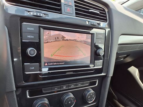 Used 2018 Volkswagen Golf S FWD image 20