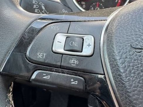 Used 2020 Volkswagen Tiguan SE AWD/4WD image 9