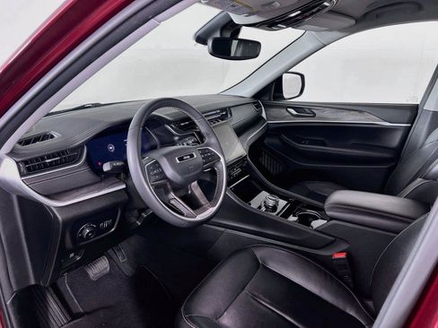 Used 2023 Jeep Grand Cherokee Limited AWD/4WD image 10