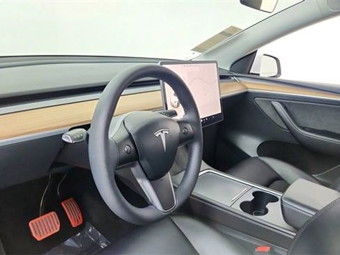 Used 2023 Tesla Model Y Performance image 18