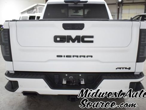 Used 2022 GMC Sierra 1500 AT4 w/ AT4 Premium Package image 3