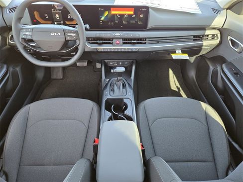 New 2025 Kia K4 LX image 18