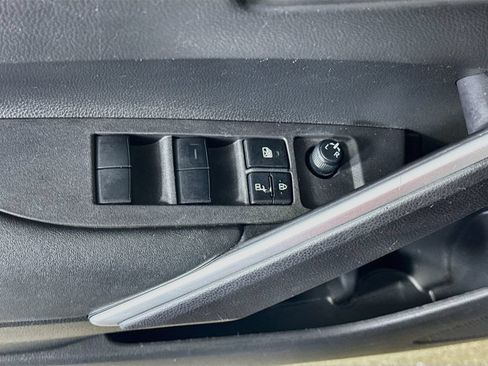 Used 2024 Toyota Corolla Cross AWD Hybrid w/ Moonroof Package image 17