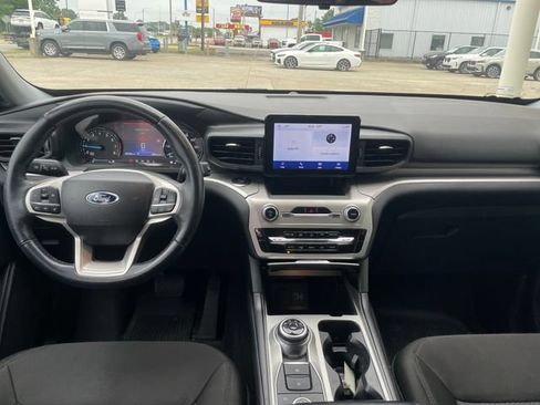 Used 2022 Ford Explorer XLT AWD/4WD image 9