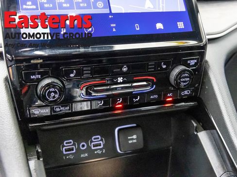 Used 2023 Jeep Grand Cherokee Limited w/ Black Appearance Package AWD/4WD image 20