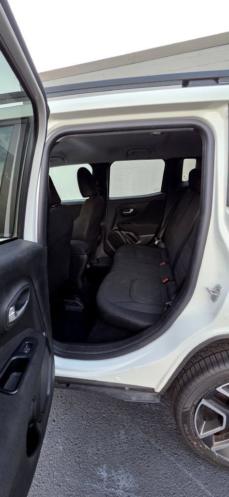 Used 2021 Jeep Renegade Latitude w/ Luxury Group I AWD/4WD image 11