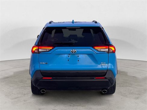 Used 2021 Toyota RAV4 XLE Premium image 4