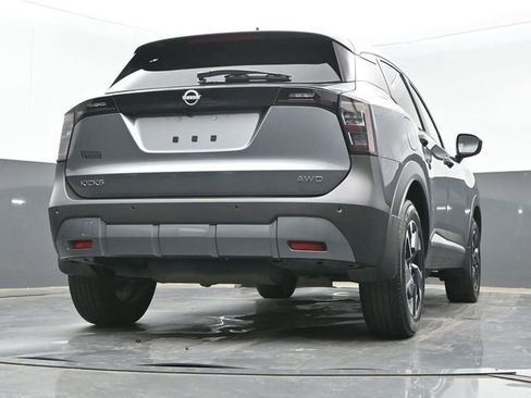 Used 2025 Nissan Kicks SV AWD/4WD image 23