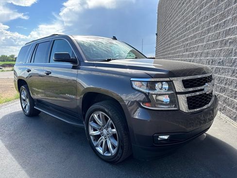 Used 2017 Chevrolet Tahoe LT w/ Luxury Package AWD/4WD image 3