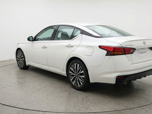 Used 2025 Nissan Altima 2.5 SV FWD image 6