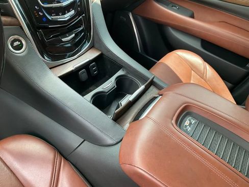 Used 2019 Cadillac Escalade Premium Luxury AWD/4WD image 17