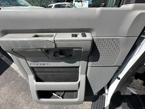 New 2027 Ford E-350 and Econoline 350 Super Duty w/ Interior Upgrade Package RWD image 19