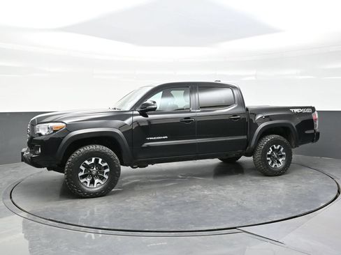 Used 2020 Toyota Tacoma TRD Off-Road w/ Technology Package AWD/4WD image 3