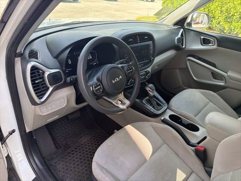 Used 2023 Kia Soul LX image 9