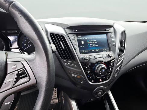 Used 2013 Hyundai Veloster Turbo image 29