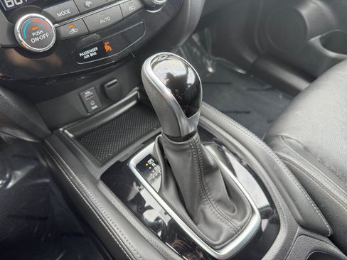 Used 2017 Nissan Rogue SL AWD/4WD image 25