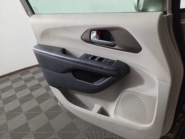 Used 2018 Chrysler Pacifica Touring-L Plus FWD image 28