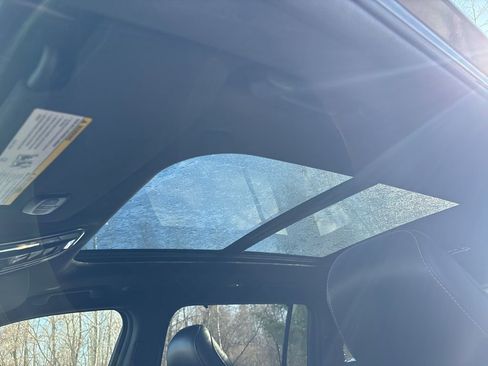 Used 2024 Jeep Grand Cherokee L Limited w/ Luxury Tech Group II image 17