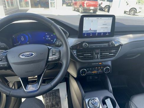 Certified 2022 Ford Escape Titanium w/ Class II Trailer Tow Package image 4