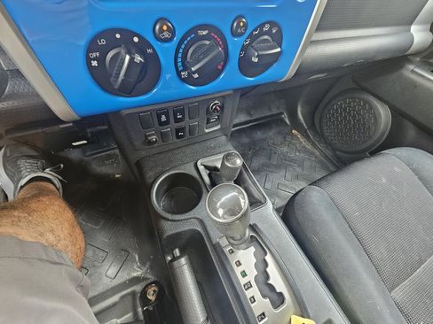 Used 2007 Toyota FJ Cruiser 4WD 4dr Manual (Natl) image 16