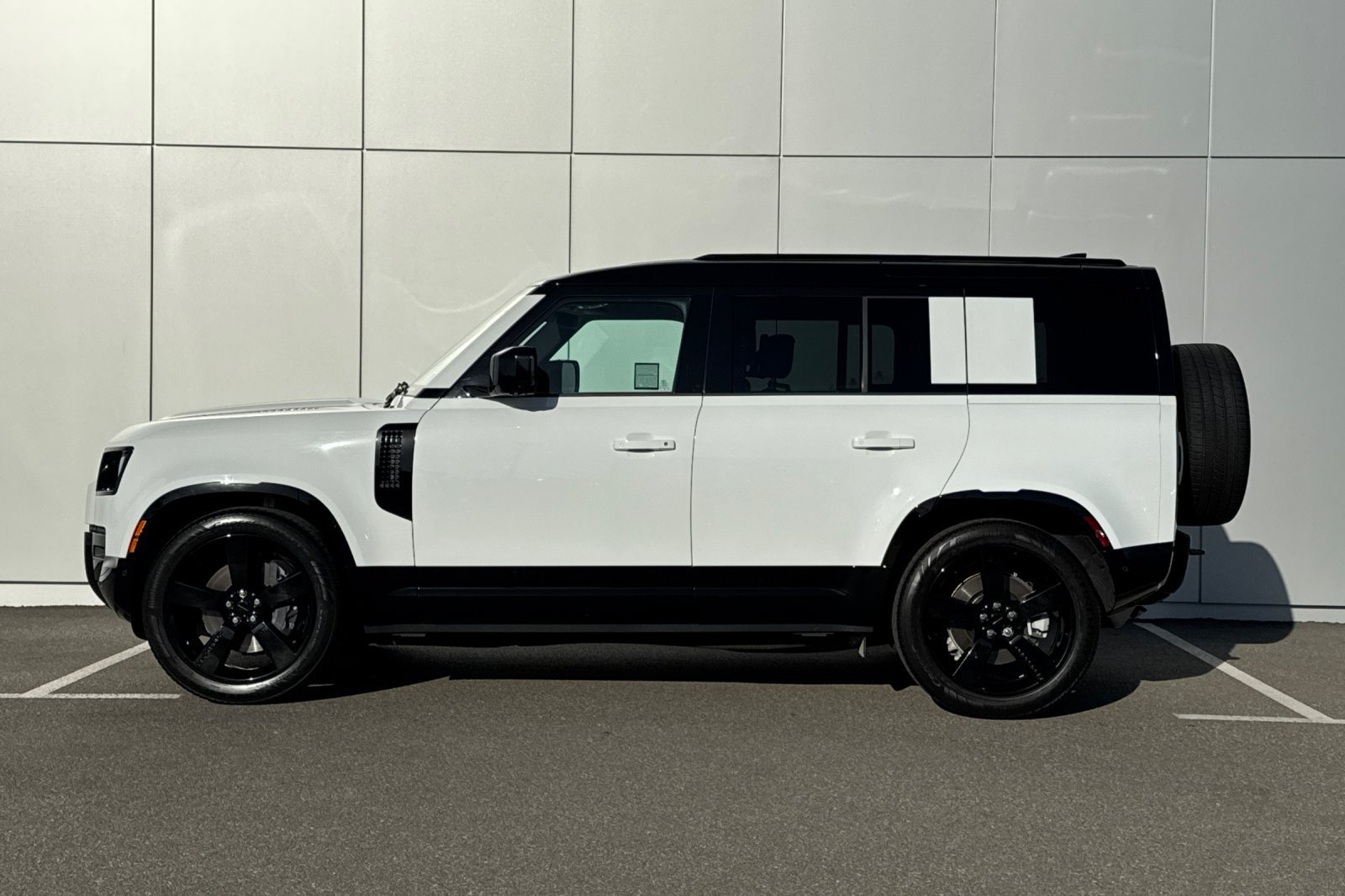 Certified 2026 Land Rover Defender 110 X-Dynamic SE AWD/4WD image 2