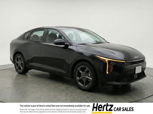 Used 2025 Kia K4 LXS image 1