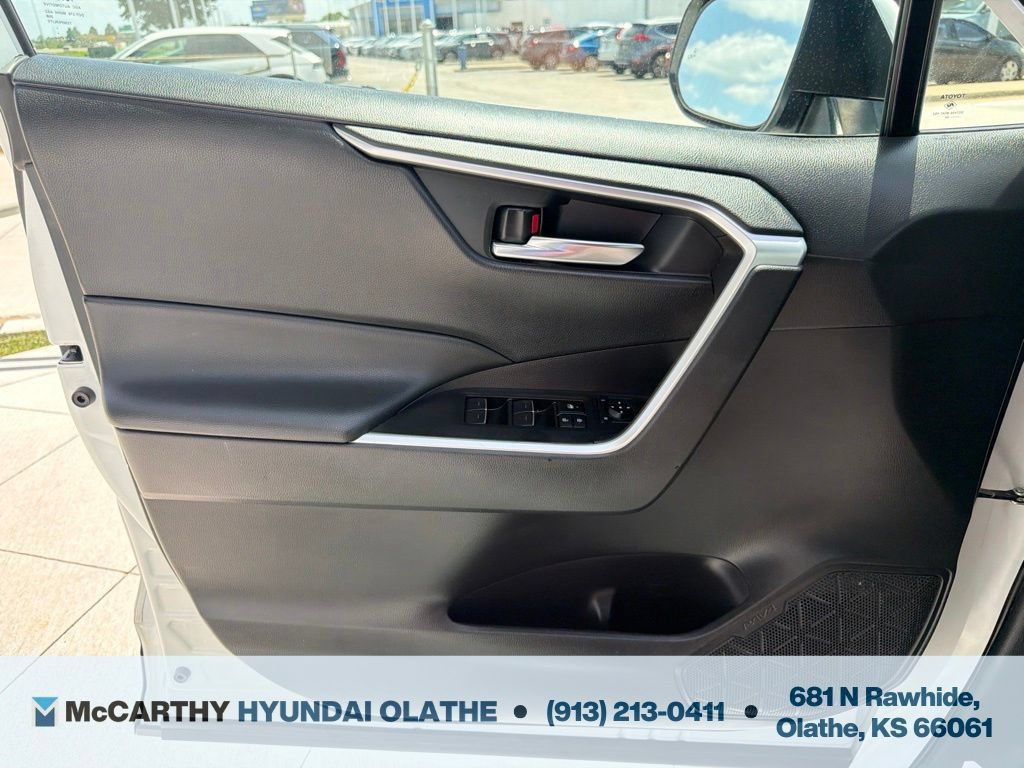 Used 2024 Toyota RAV4 XLE FWD image 27