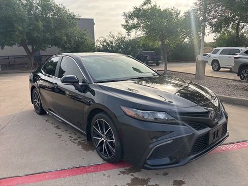 Used 2024 Toyota Camry SE FWD image 3