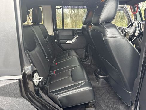 Used 2016 Jeep Wrangler Unlimited Rubicon image 31