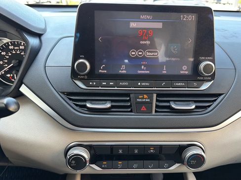 Used 2022 Nissan Altima 2.5 SV FWD image 18