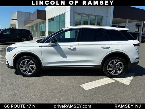 Used 2023 Lincoln Corsair AWD image 2