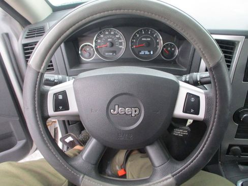 Used 2008 Jeep Grand Cherokee Laredo AWD/4WD image 12