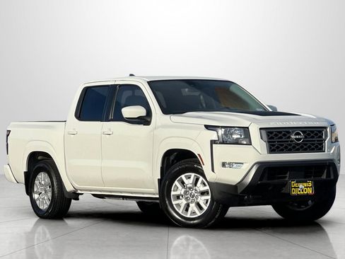 Used 2024 Nissan Frontier SV w/ SV Convenience Package image 2